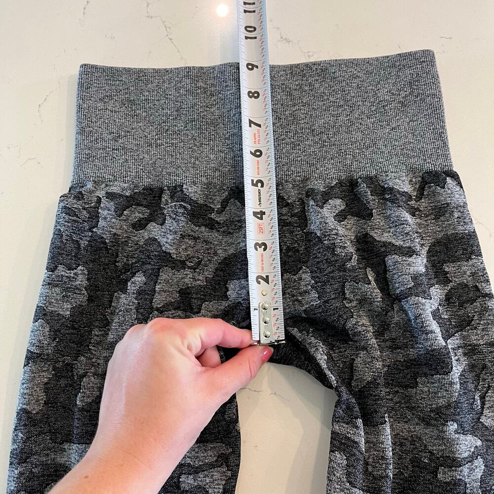 NVGTN Camo Black‎ and Gray Workout Leggings Size Small - Picture 7 of 8